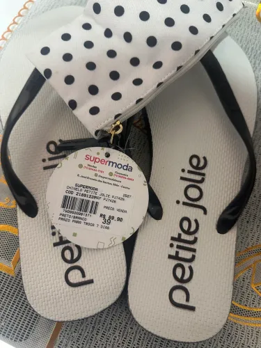 Sandália Petite Jolie + Necessaire (Nova)