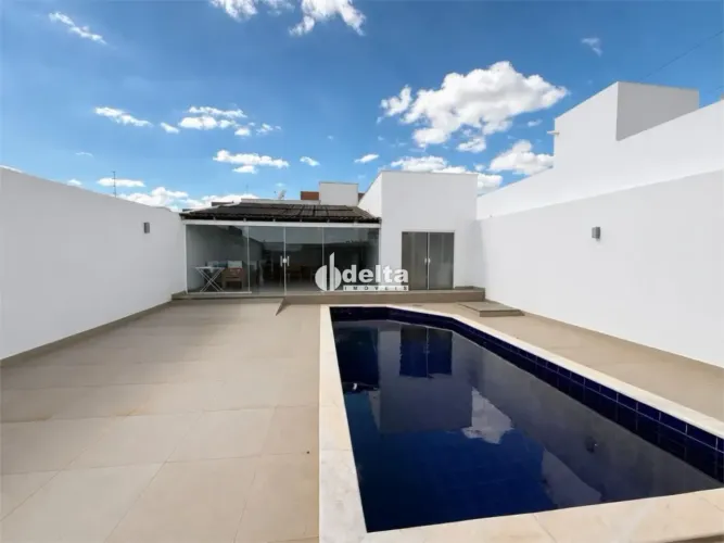 Casa com 2 quartos sendo 1 suíte disponível para locação no bairro GSP Life em Uberlândia-