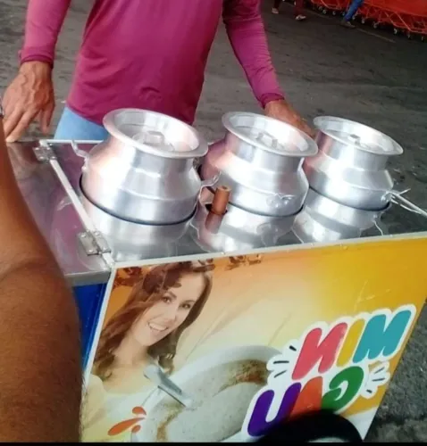 Carrinho comercial mingau, caldos e sopas.