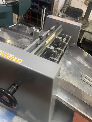 Micro Serrilhadeira numergraf 40 reformada 