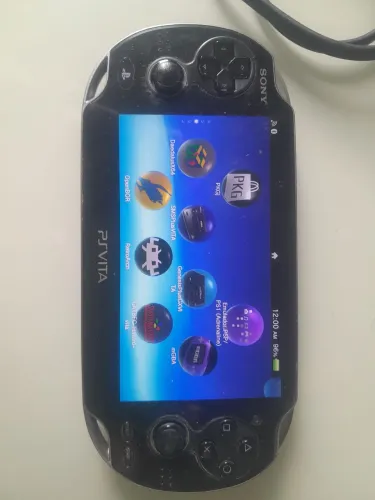 Ps vita desbloqueado com vários emuladores. 