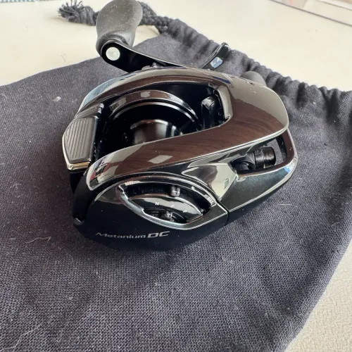 Carretilha Shimano Metanium DC 71 HG (esquerdo)
