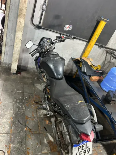 Cb 300 para retirada de peças ou para interior