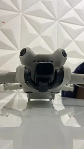 DRONE DJI MINI 4 PRO + RC COM TELA + COMBO FLY MORE