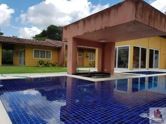 Casa em Cond. em Aldeia 4 Quartos 2 Suítes 170m²