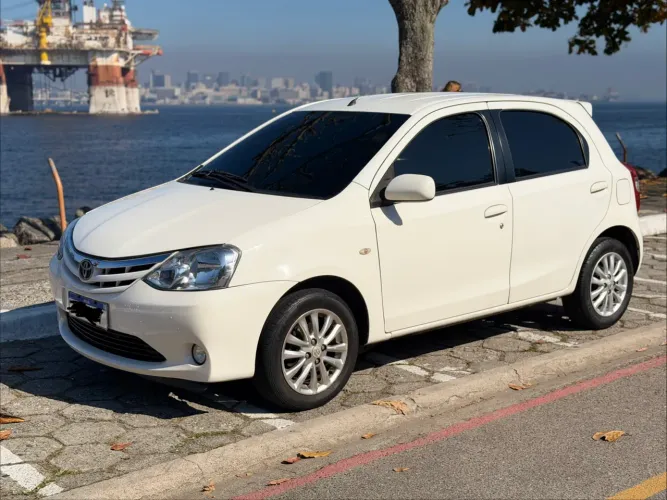 Toyota Etios XLS 1.5 Flex 16V 5P Mec. 2013