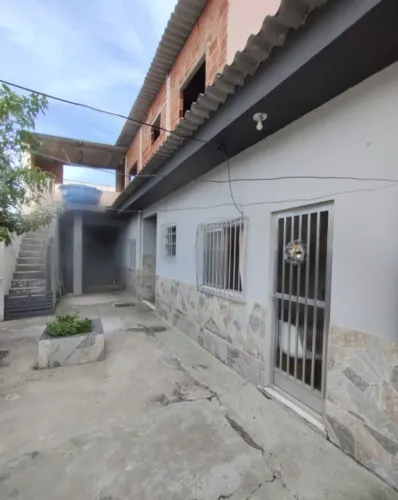 2 casas a venda no mesmo terreno