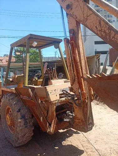 Retroescavadeira Case 580H