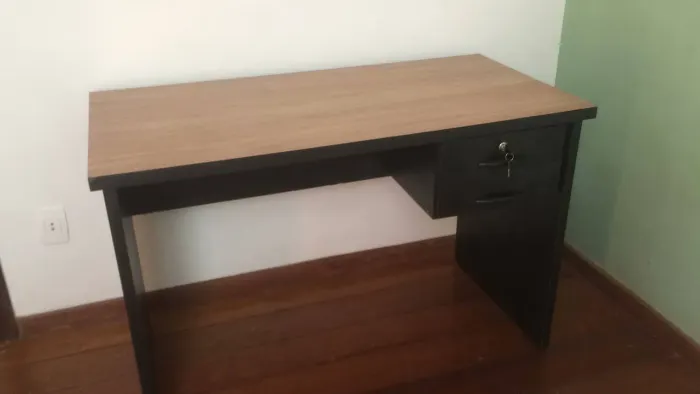Doação de mesa e cadeira de escritório
