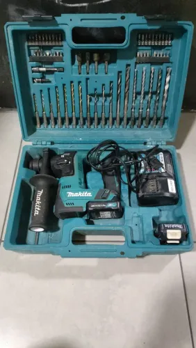 Furadeira/martelete Portátil MAKITA -2 BATERIAS COM MALETA DE BROCAS