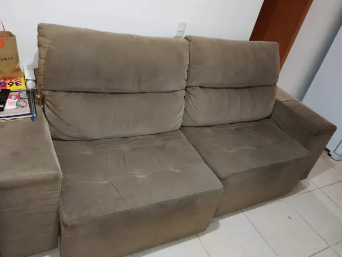 Sofá retrátil em bom estado