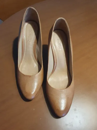 Scarpins Couro Schutz