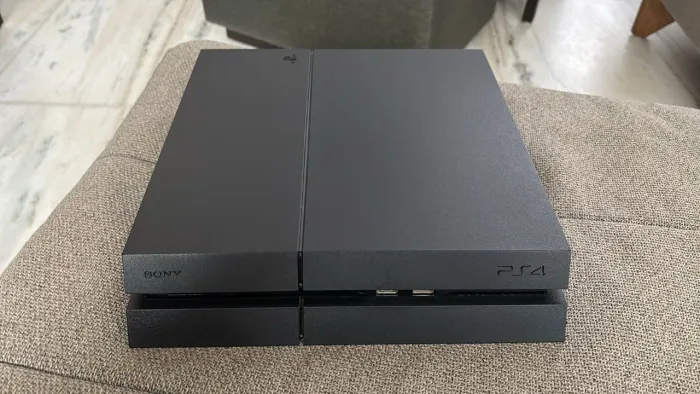Playstation 4 500gb + 2 controles