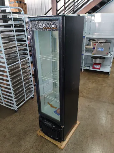 Expositor Vertical GPTU 230 Litros - Gelopar