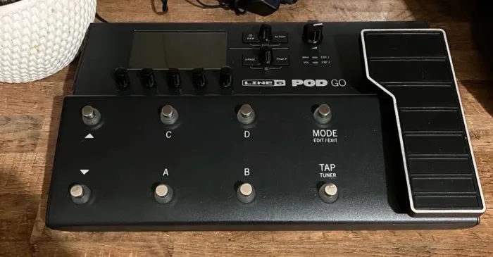 Pedaleira Line 6 Pod Go timbrada