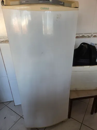 Geladeira frost free funcionando normalmente 
