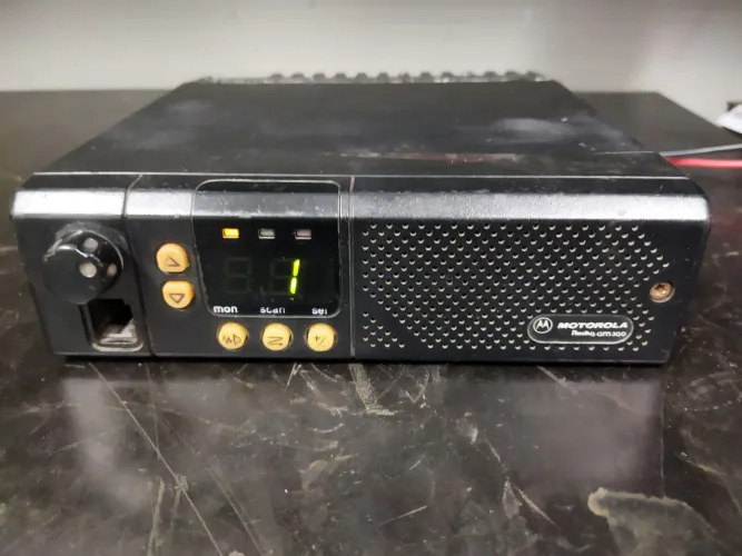 Rádio Motorola GM300 VHF