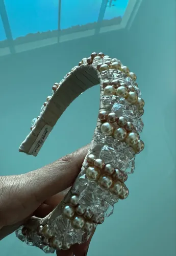 Tiara em miçangas