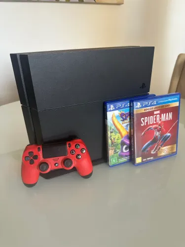PS4 (Playstation4) Preto semi novo com Controle e Dois Jogos