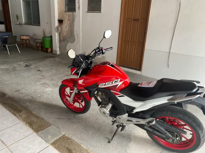 Cb Twister 2022 abs vendo ou troco