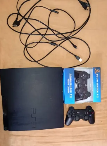 Vendo ps3 em bom estado 800 reais ( completo)