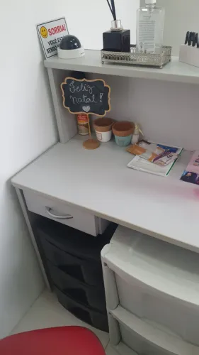 Armário tipo recepção MDF cinza Ótimo estado valor: 250,00. Com uma pequena gaveta