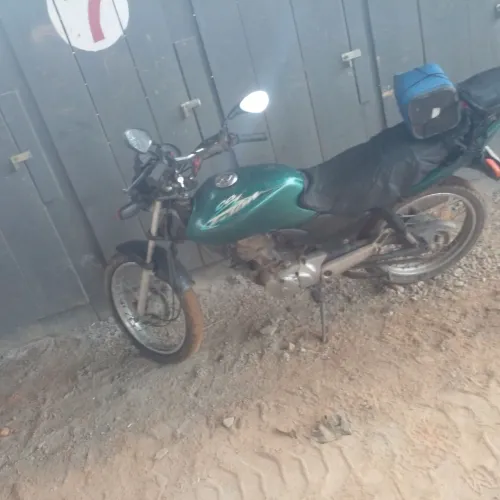 Vendo ou troco por carretinha moto tem detalhes a fazer mais esta tudo certo documentos