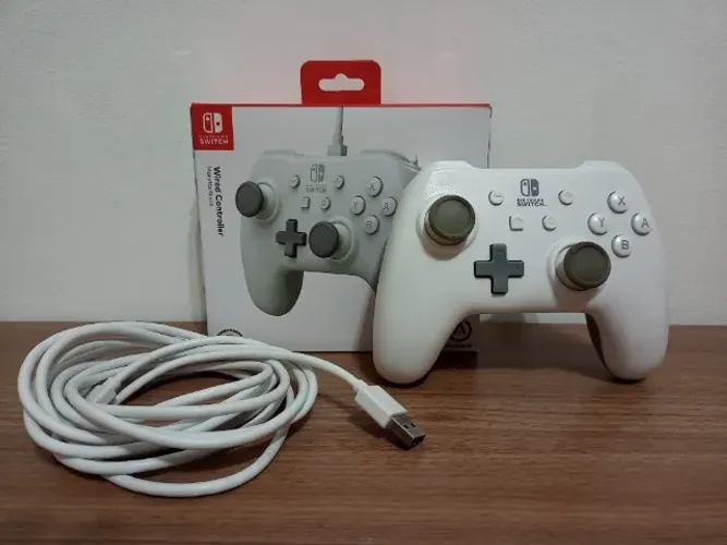 Controle Nintendo Switch com fio usado