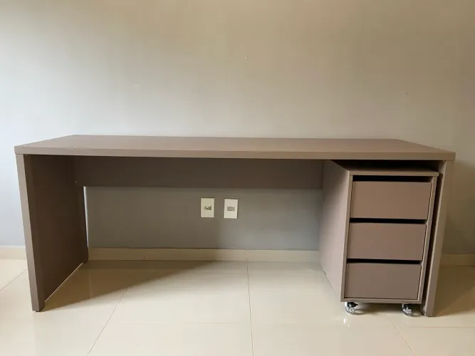 MESA ESCRITÓRIO 1,80M COM GAVETEIRO 3 GAVETAS 100% MDF 