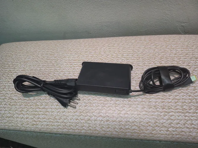 Fonte Lenovo 135w 20v 6.75a pino quadrado
