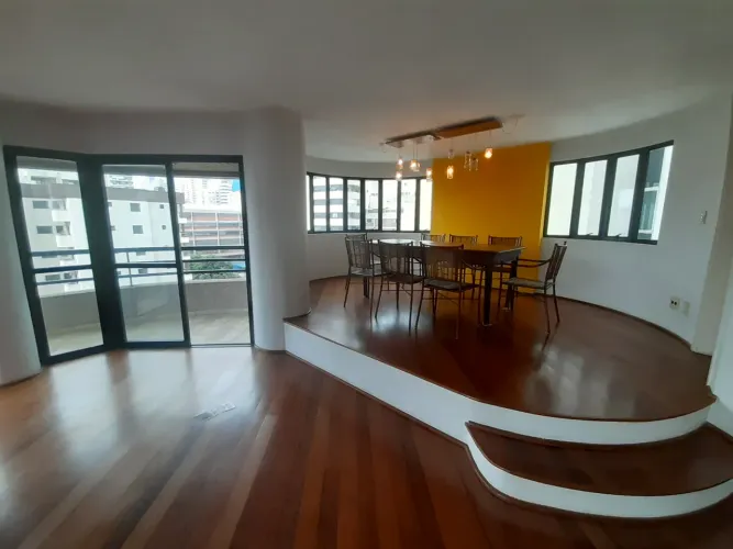 LOCAÇÃO E/OU VENDA - 220 m2 uteis - R$2.300.000 p/ venda ou R$.8.000 - Aluguel - 4 Vagas.