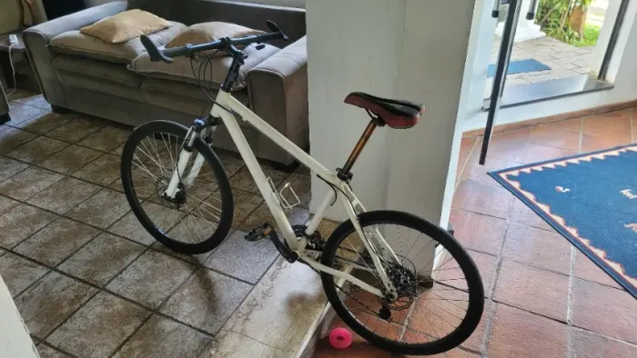 Bicicleta Caloi GTSM aro 26 com rodas speed
