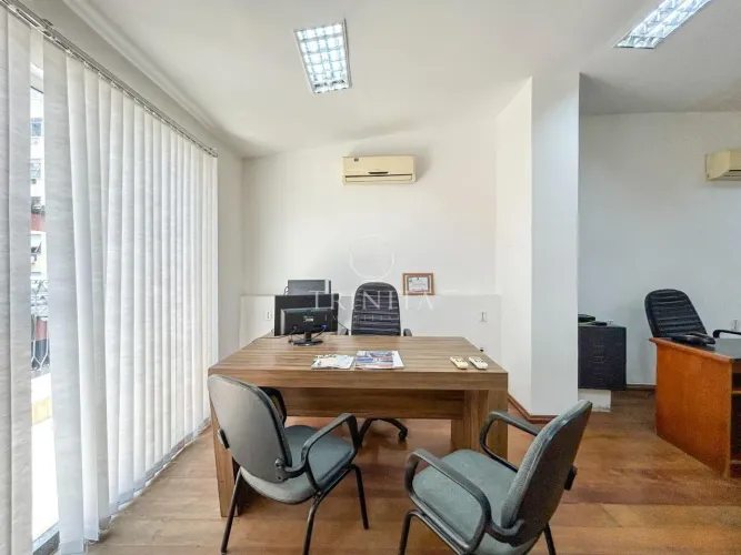 Loja Triplex com elevador em Centro - Rio de Janeiro