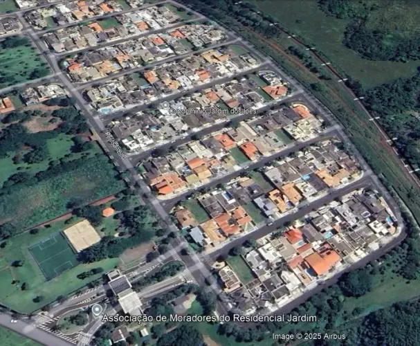 Imóvel para venda tem 300 metros quadrados no Cond. Res. Ipes - Limeira - SP