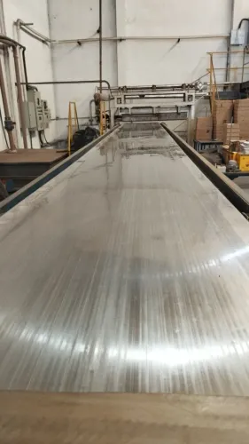 Esteira plastilhadora marca Sandvik com granulador para resinas. Excelente estado.