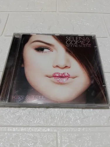 Selena Gomez Kiss & Tell.