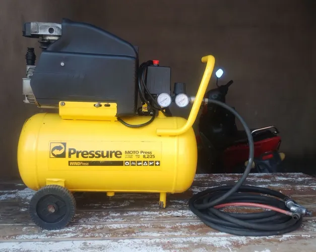 Compressor de Ar 24L + 6M de mangueira com engate rapido
