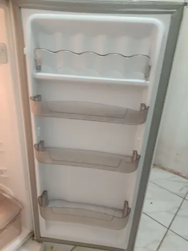 Geladeira semi-nova