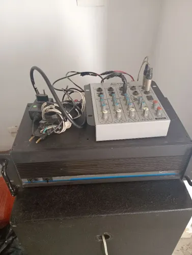 Vende-se um som potência mesa de som e caixa