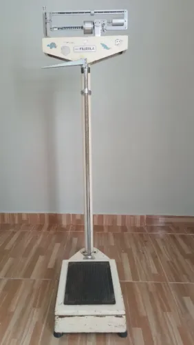 2 BALANÇAS - PRECISAM DE MANUTENÇÃO