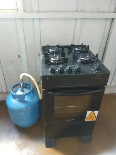 Fogão 4 bocas e forno