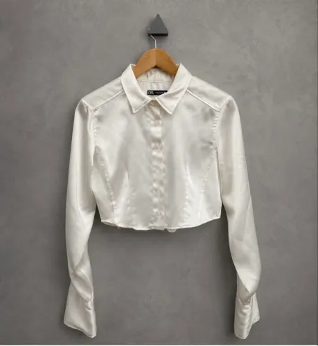 Camisa Croped acetinada ZARA