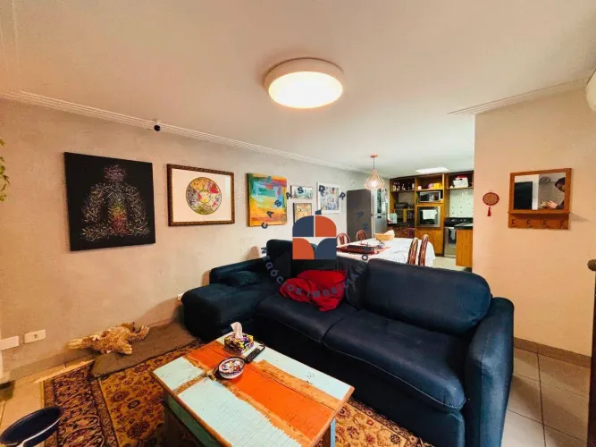 Sobrado de Alto Padrão com 2 Suítes, Closet, Varanda e 3 Vagas na Vila Ipojuca