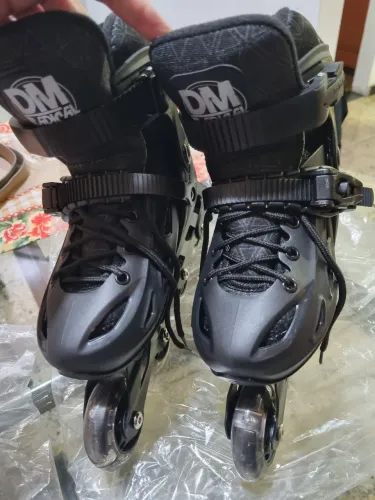 Patins Inline Black Tamanho M 34-37 Ajustável Juvenil - Dm Toys