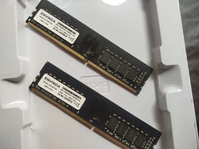 2 Pentes de memória ram 8GB cada, 3200mhz