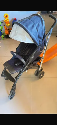 Vendo um carrinho de bebê marca CHICCO 