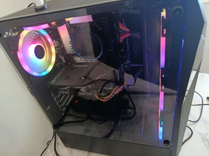 PC Gamer Potente - RTX 4060 - i5 13ª - SSD 1TB - Excelente estado