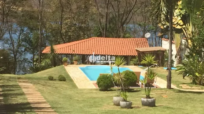 Rancho em condomínio disponível para venda no bairro Zona Rural De Uberlândia em Uberlândi