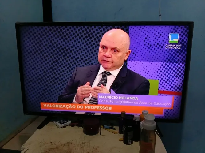 Vendo tv smart 43 polegada leia anucio com controle 