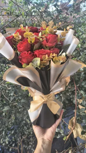 Buquês de flores artificiais a partir de 40,00
